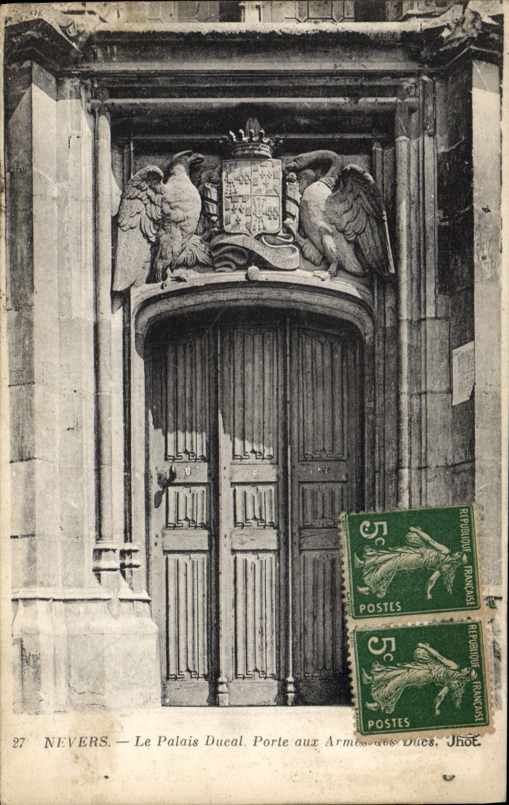 CPA Nevers Le Palais Ducal Porte Aux armes des ducs