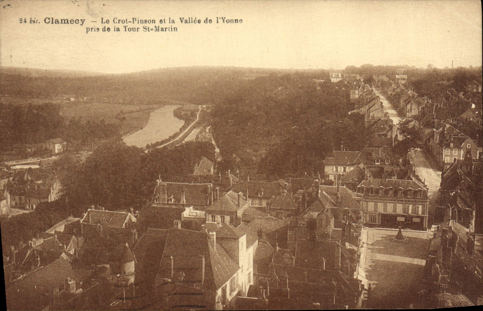 CPA Clamecy Le Crot Pinson et la Vallee de l'Yonne pris de la tour St Martin