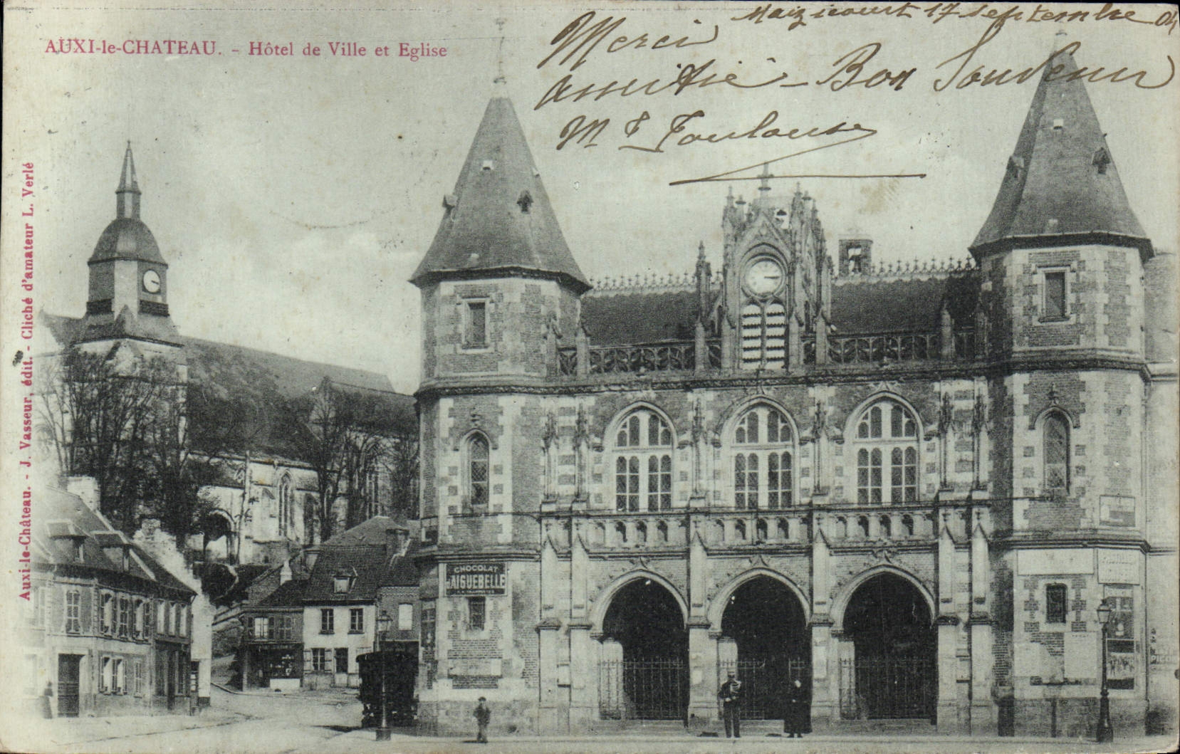 Auxi-le-Château — Hôtel de Ville et Église — J. Vassour éditeur