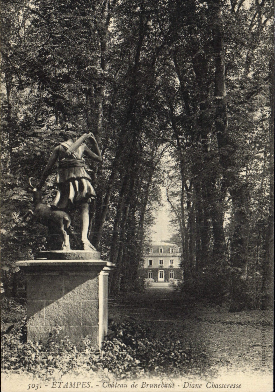 CPA Etampes Chateau de Brunehaut Diane Chasseresse