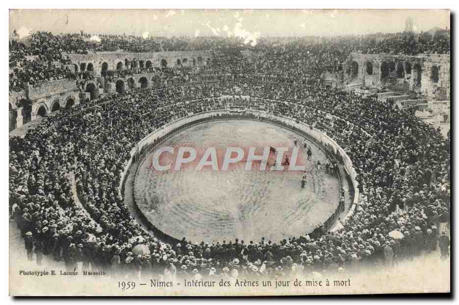 CPA Nimes Interieur des Arenes un jour de mise a mort Corrida Taureau