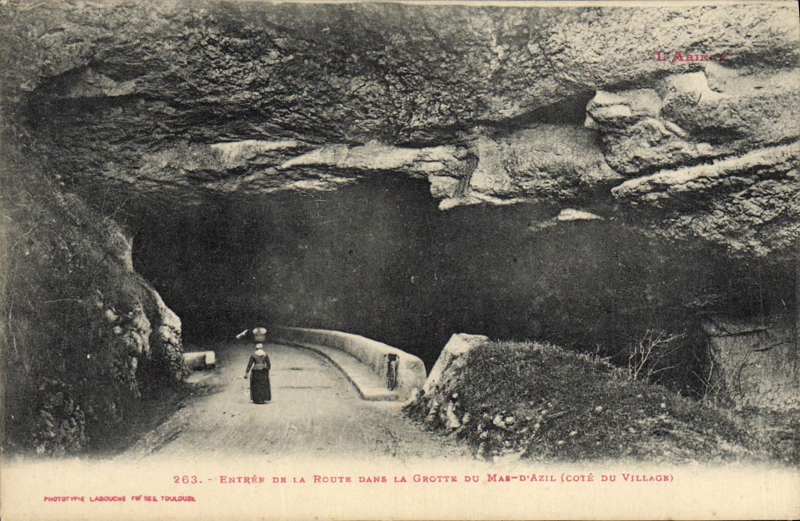 Entrée de la route dans la grotte du Mas-d'Azil (côté du village) — Phototype Labouché Frères Toulouse — n° 263