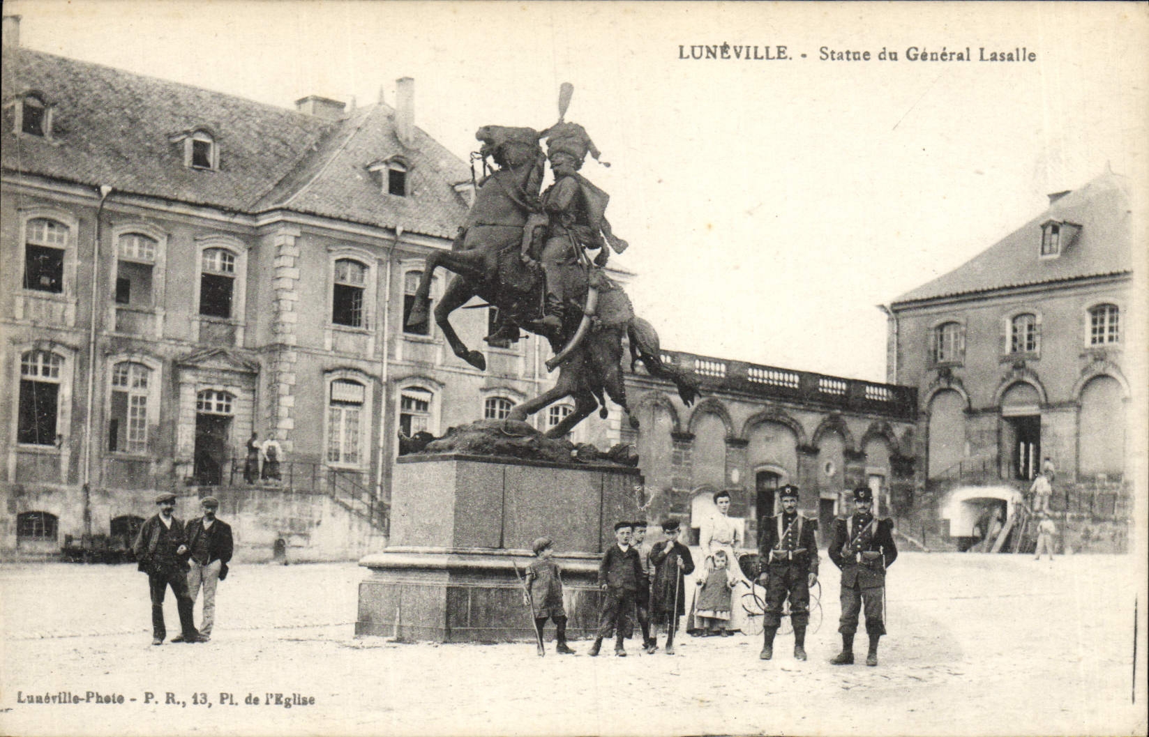 CPA Luneville Statue du General Lasalle Militaria