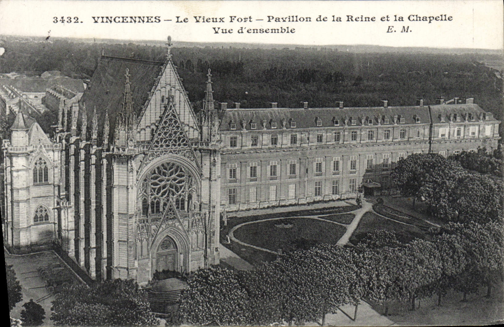 CPA Vincennes Le Vieux Fort Pavillon de la Reine et la Chapelle Vue d'ensemble 