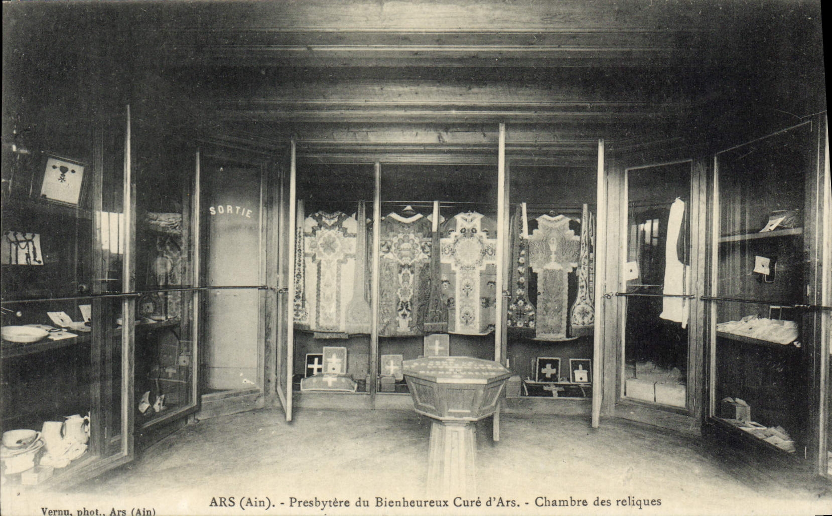 ARS (Ain) - Presbytère du Bienheureux Curé d'Ars - Chambre des reliques — Vernu, phot. Ars (Ain)