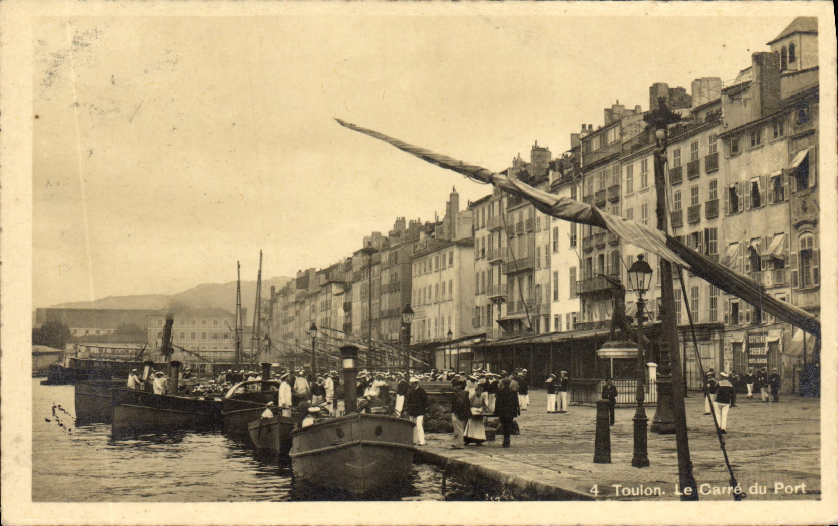 Toulon. Le Carré du Port — vue du port avec bateaux et quai — Art Photo-Guérin, n°4
