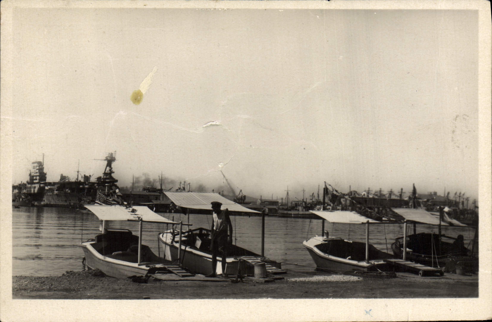 Tarjeta postal moderna Toulon Le Port Bateaux