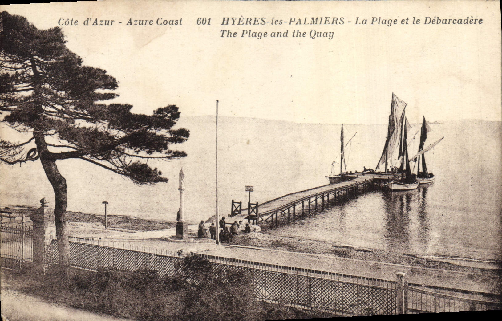 CPA Hyeres Les Palmiers La Plage et le Debarcadere Bateau