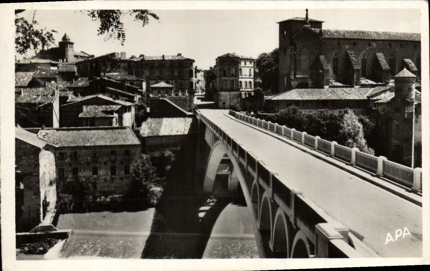 CPM Gaillac Le Pont et L'Abbaye Saint Michel