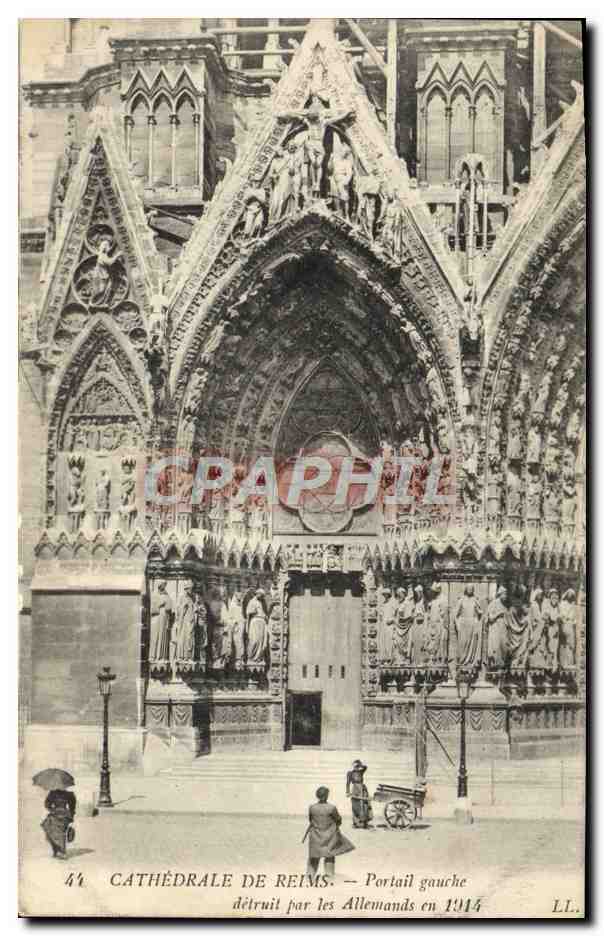 CPA Reims Portail gauche detruit par les allemands en 1914 Cathedrale