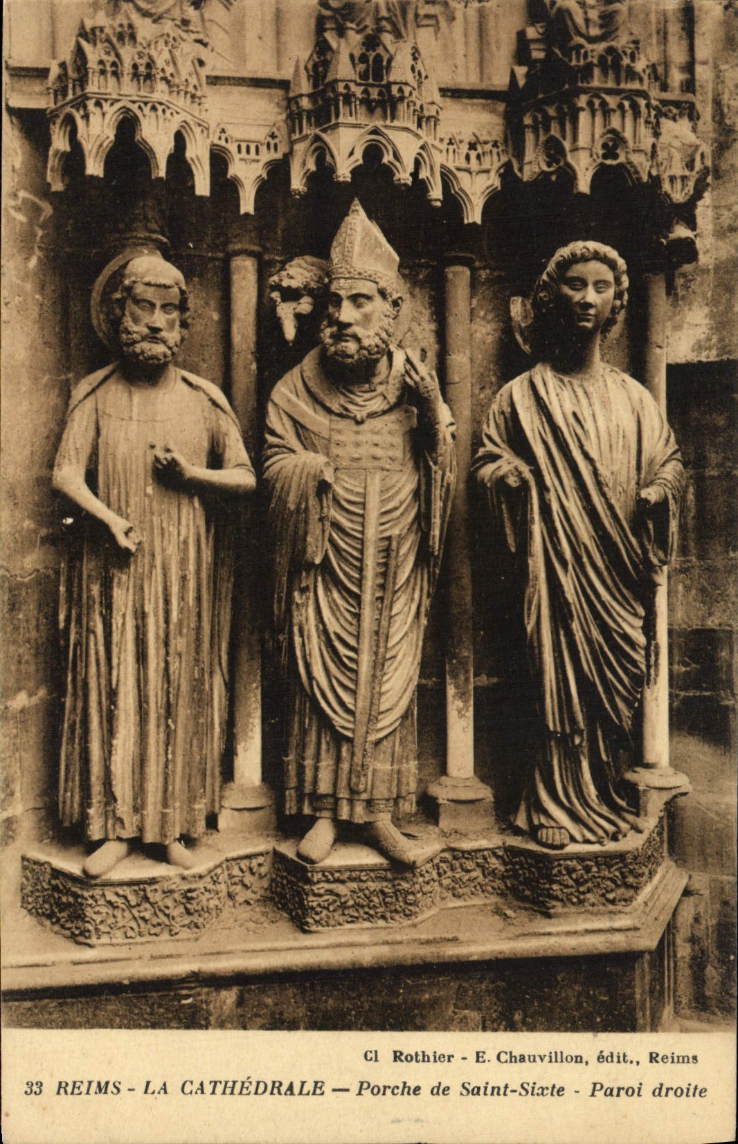 CPA Reims La Cathedrale Porche De Saint Sixte Paroi droite