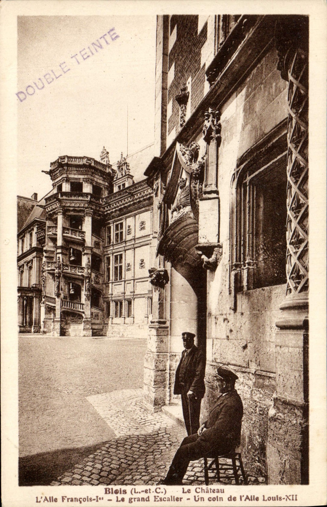 CPA Blois Le Chateau l'aile Francois 1er Un coin de l'aile Louis XII