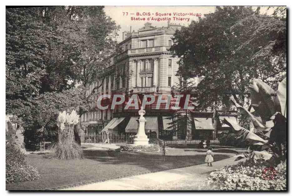 CPA Blois Square Victor Hugo Statue d'Augustin Thierry
