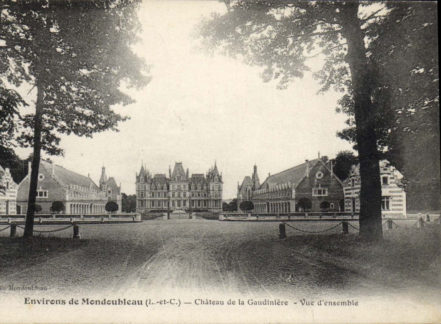 Environ de Mondoubleau (Loir-et-Cher) — Château de la Gaudinière — Vue d'ensemble