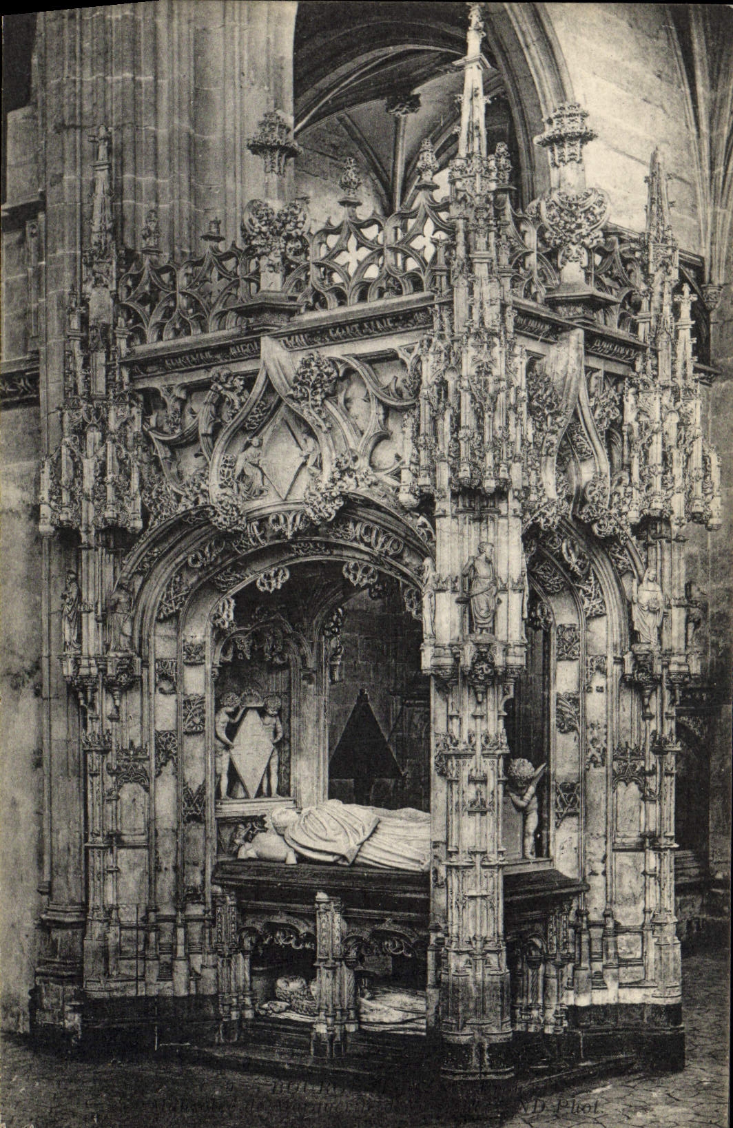 Tombeau gothique — éditeur M. Elial — n° 124