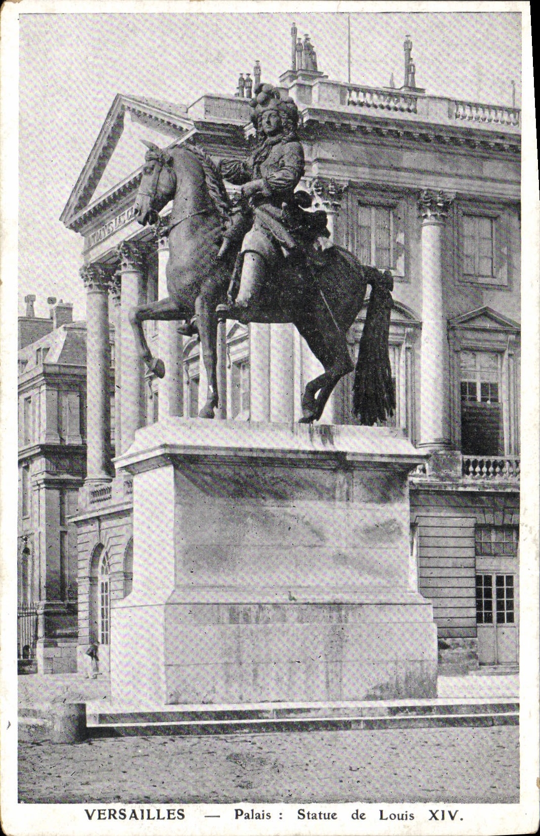 CPA Versailles Palais Statue De Louis XIV