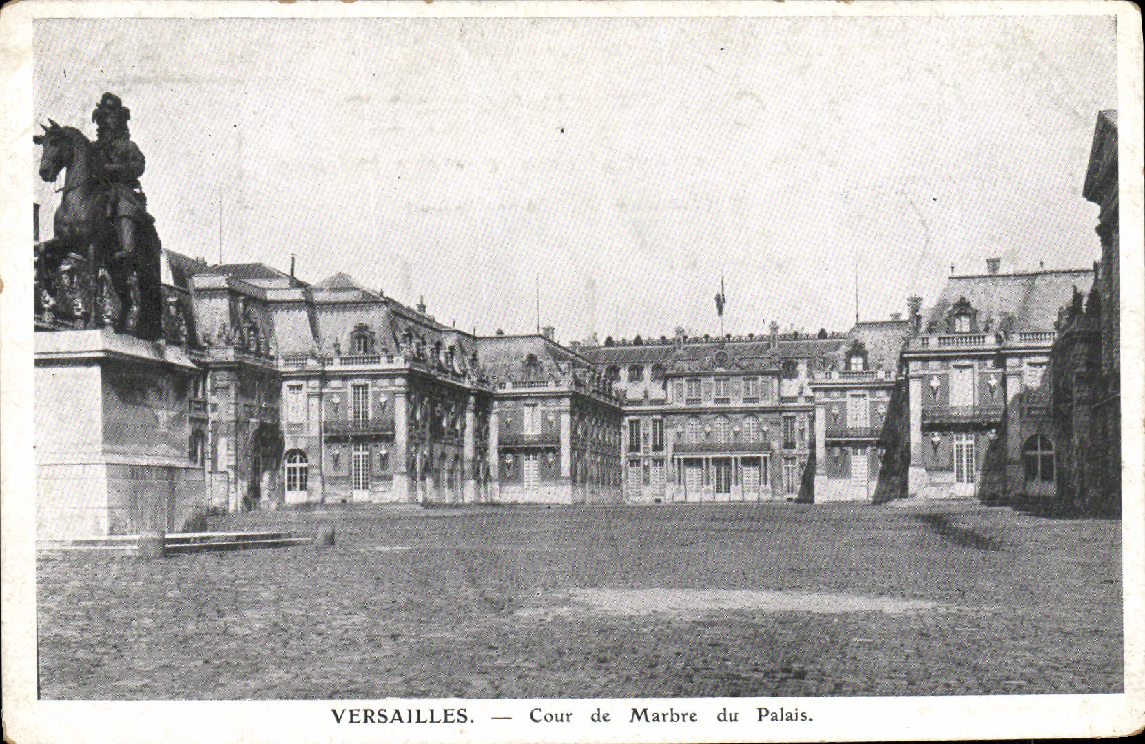 CPA Versailles Cour De Marbre Du Palais