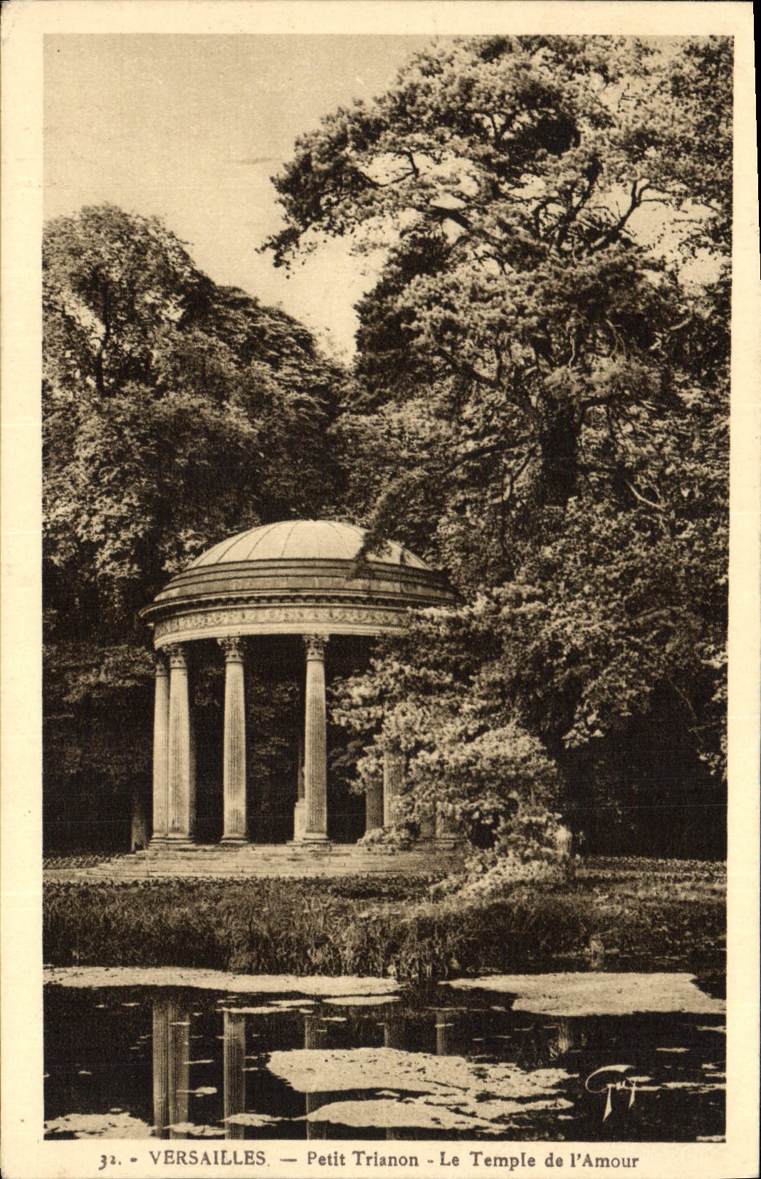 CPA Versailles Petit Trianon Le temple de l'amour