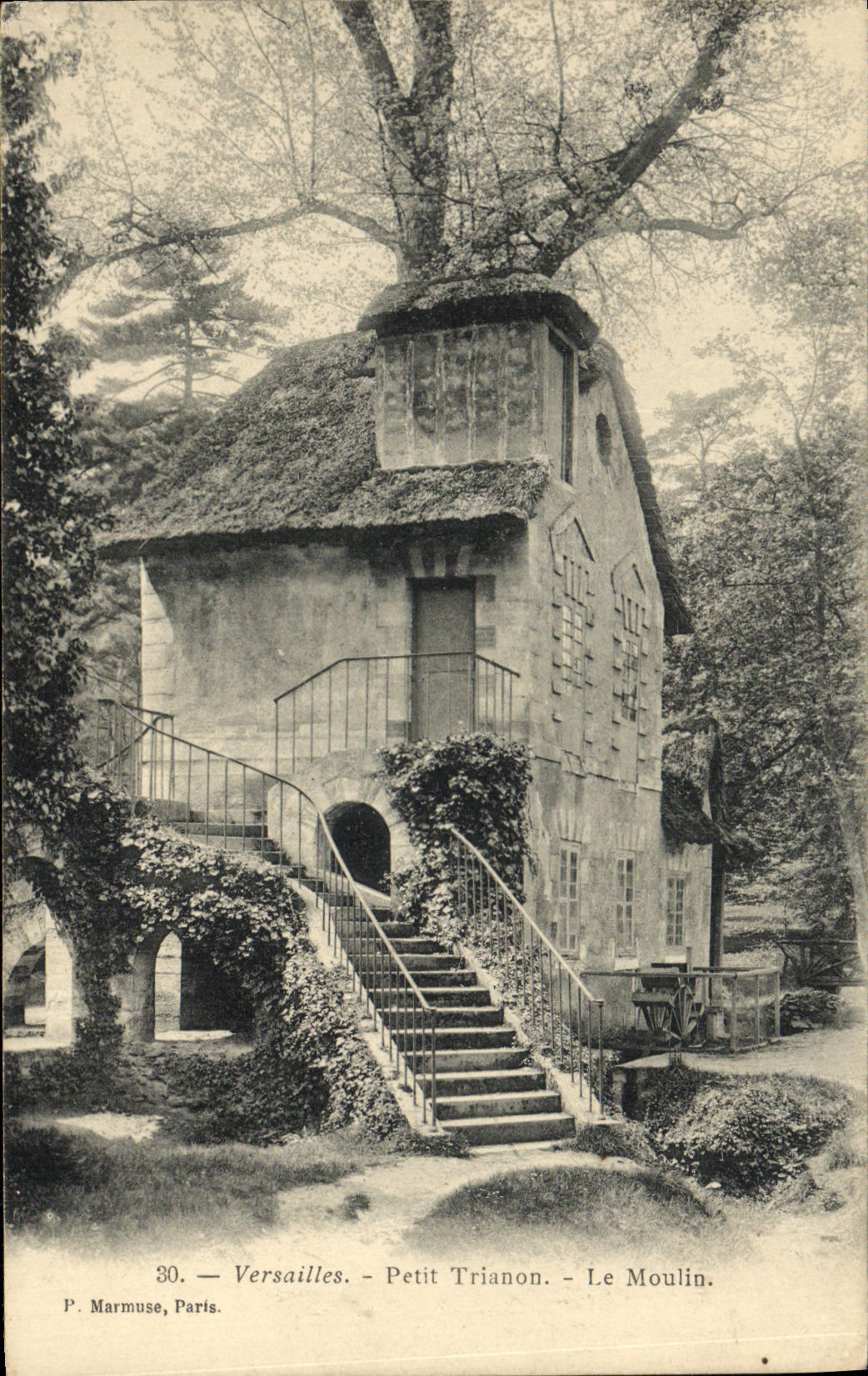 CPA Versailles Petit Trianon Le Moulin