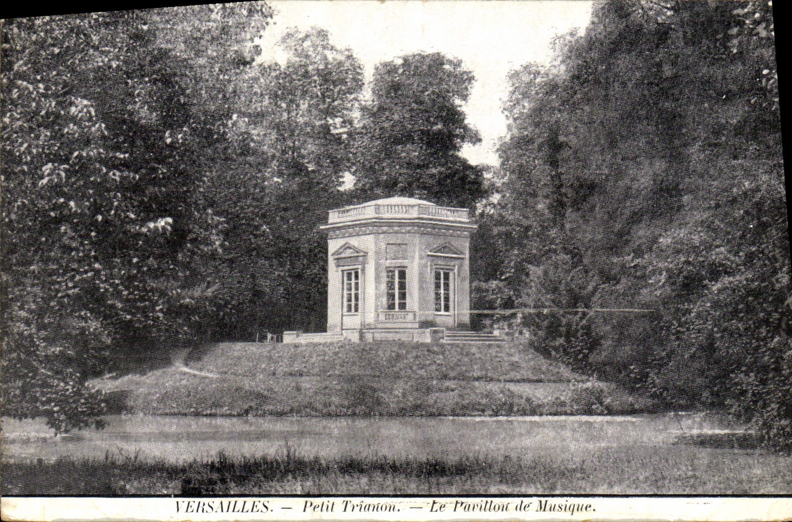 CPA Versailles Petit Trianon Le pavillon De Musique
