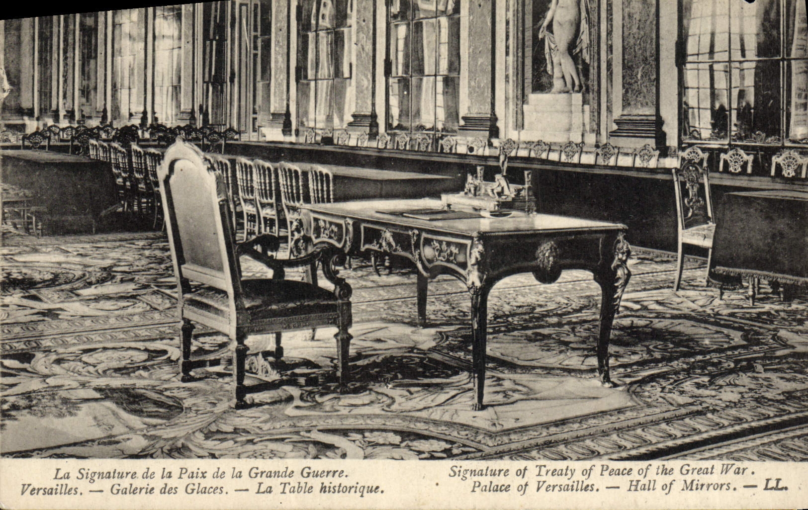 CPA Versailles Galerie Des Glaces La Table historique