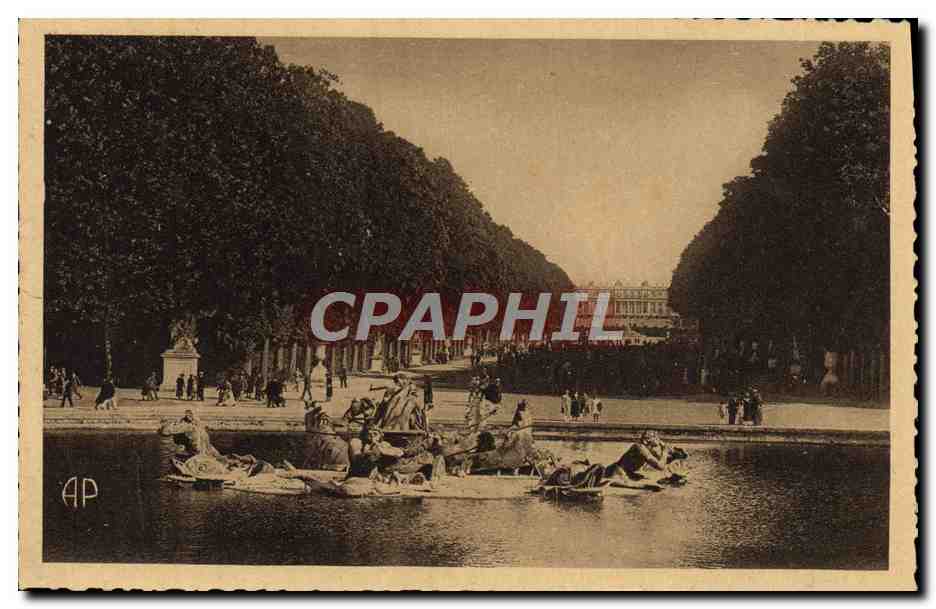 Versailles — Vue du bassin de la Fontaine de l'Été avec les statues — AP