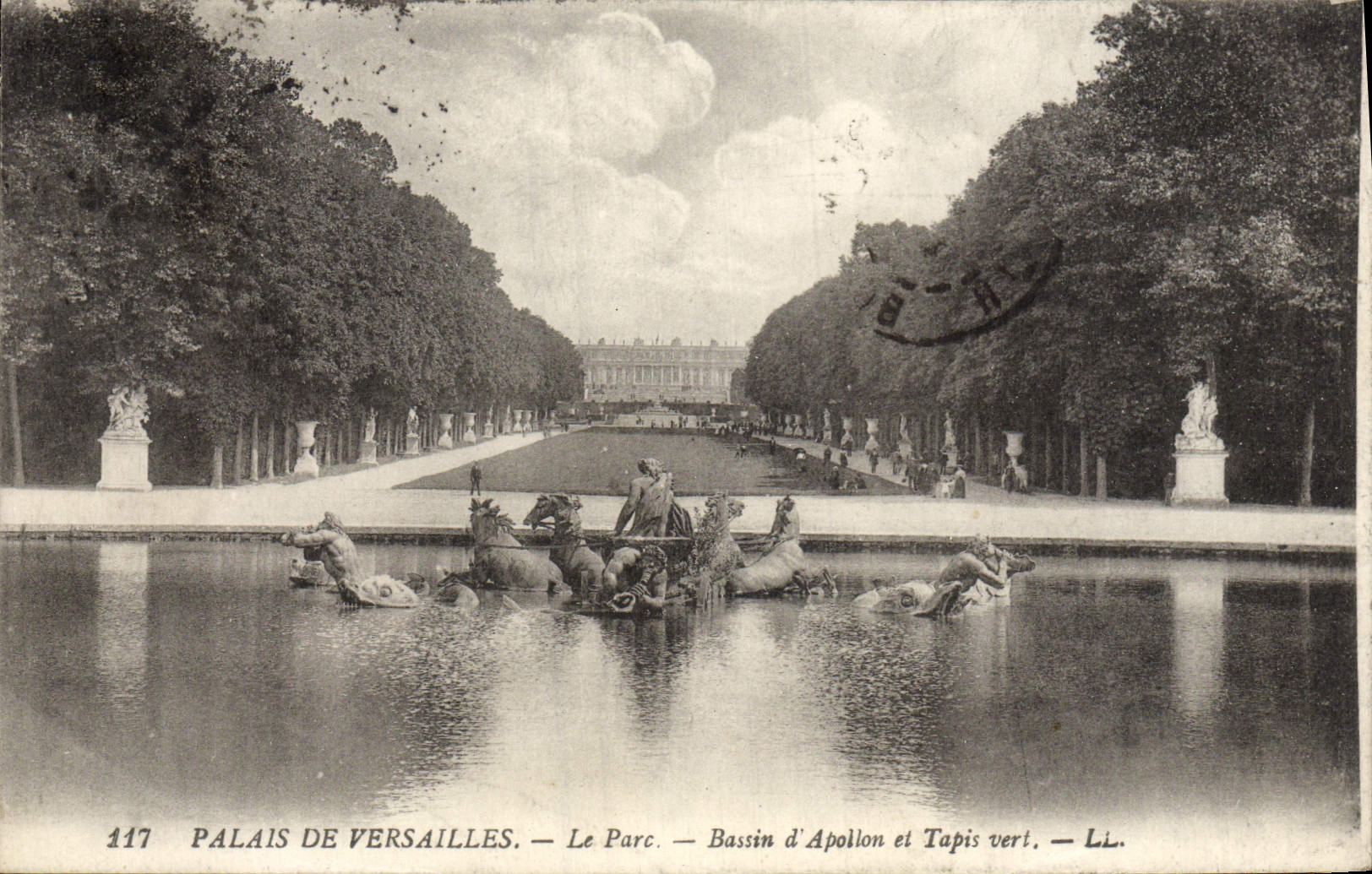 Palais de Versailles — Le Parc — Bassin d'Apollon et Tapis vert — LL. — N° 117