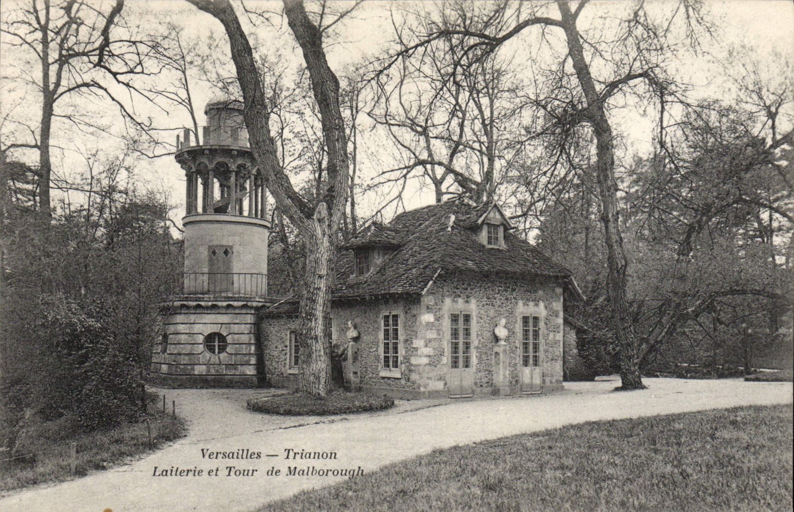 CPA Versailles Trianon Laiterie et Tour de Malborough
