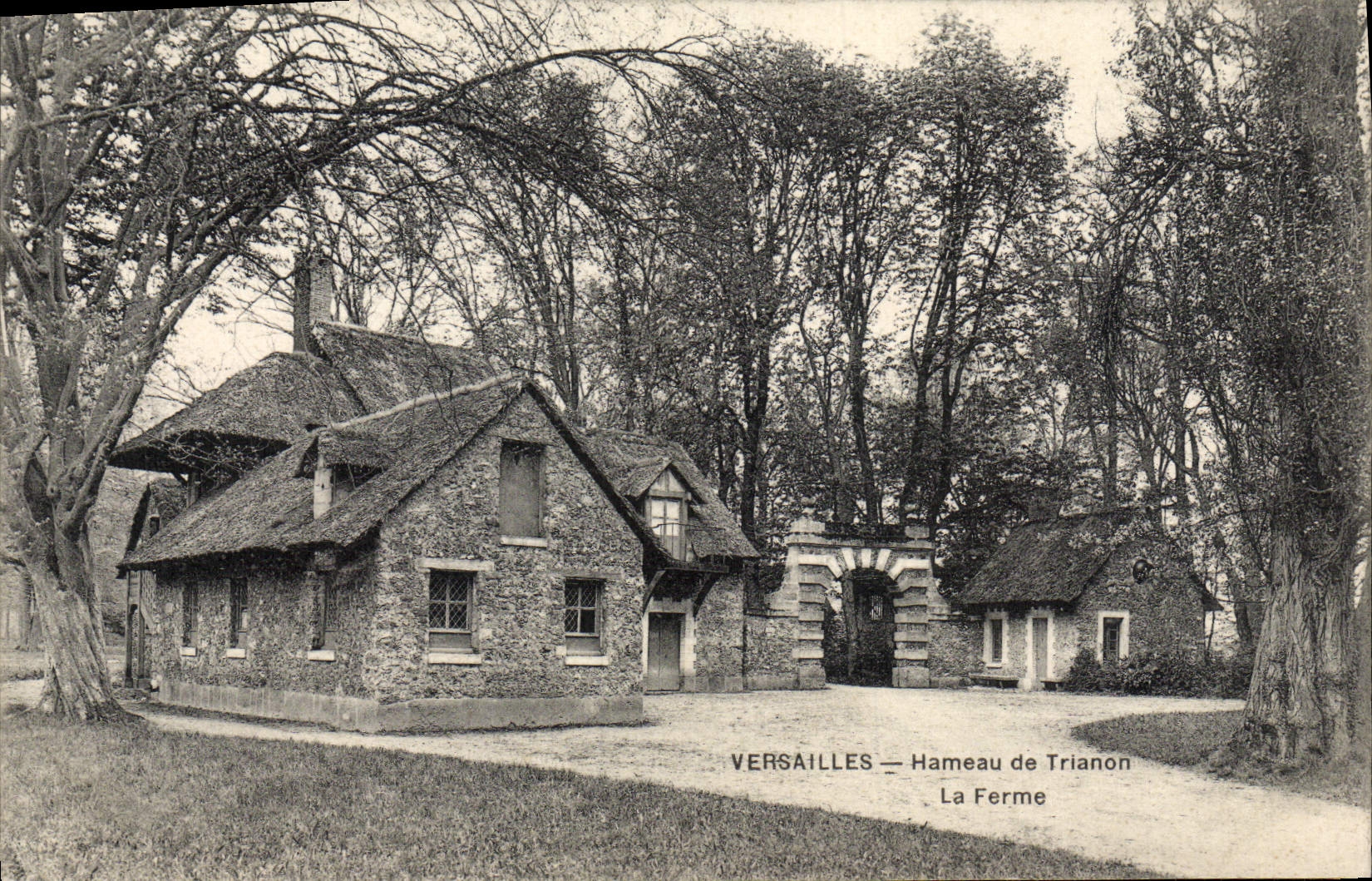 CPA Versailles Hameau de Trianon La ferme 