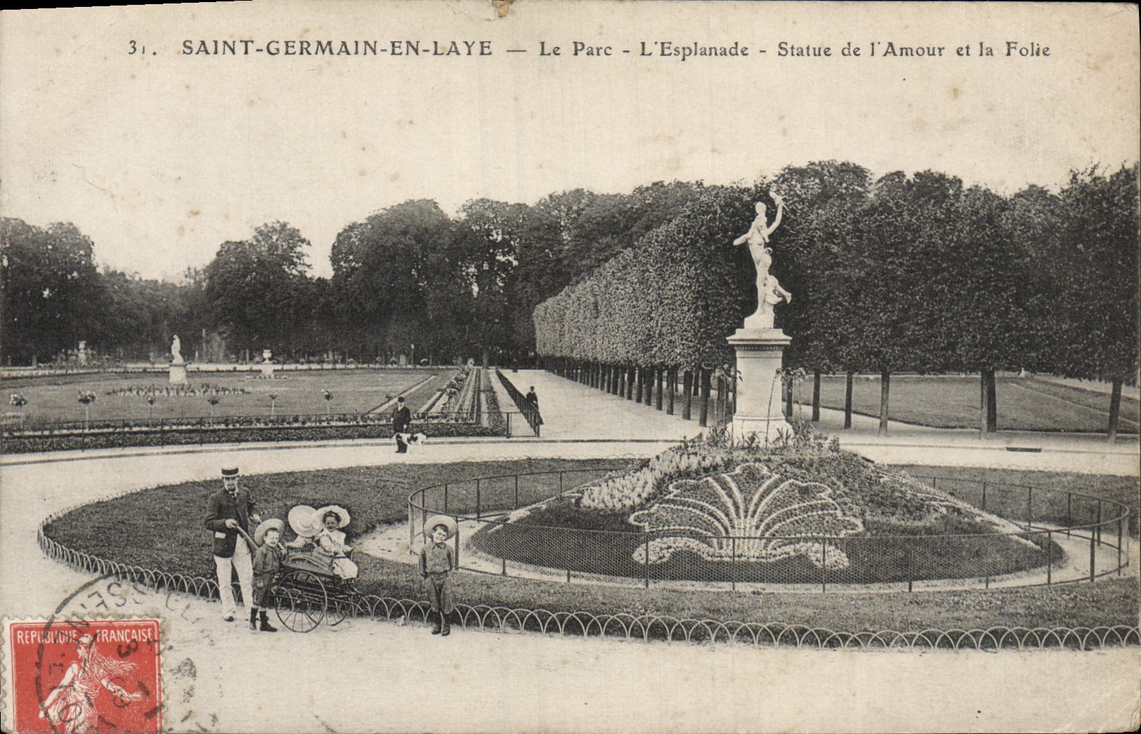 CPA St Germain en Laye Le Parc L'Esplanade Statue de l'amour et la folie