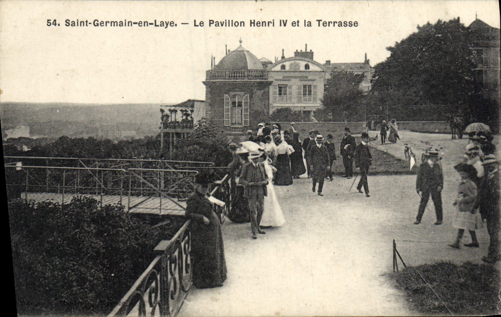 CPA St Germain en Laye Le Pavillon Henri IV et la Terrasse