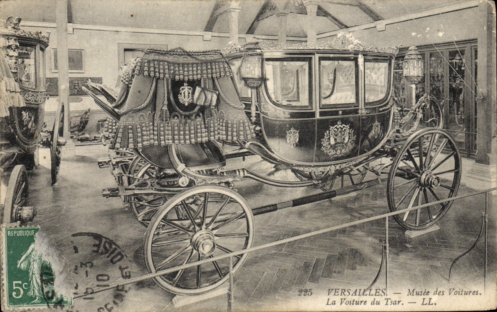 CPA Versailles Musee des Voitures La voiture du Tsar Nicolas II Russie Russia