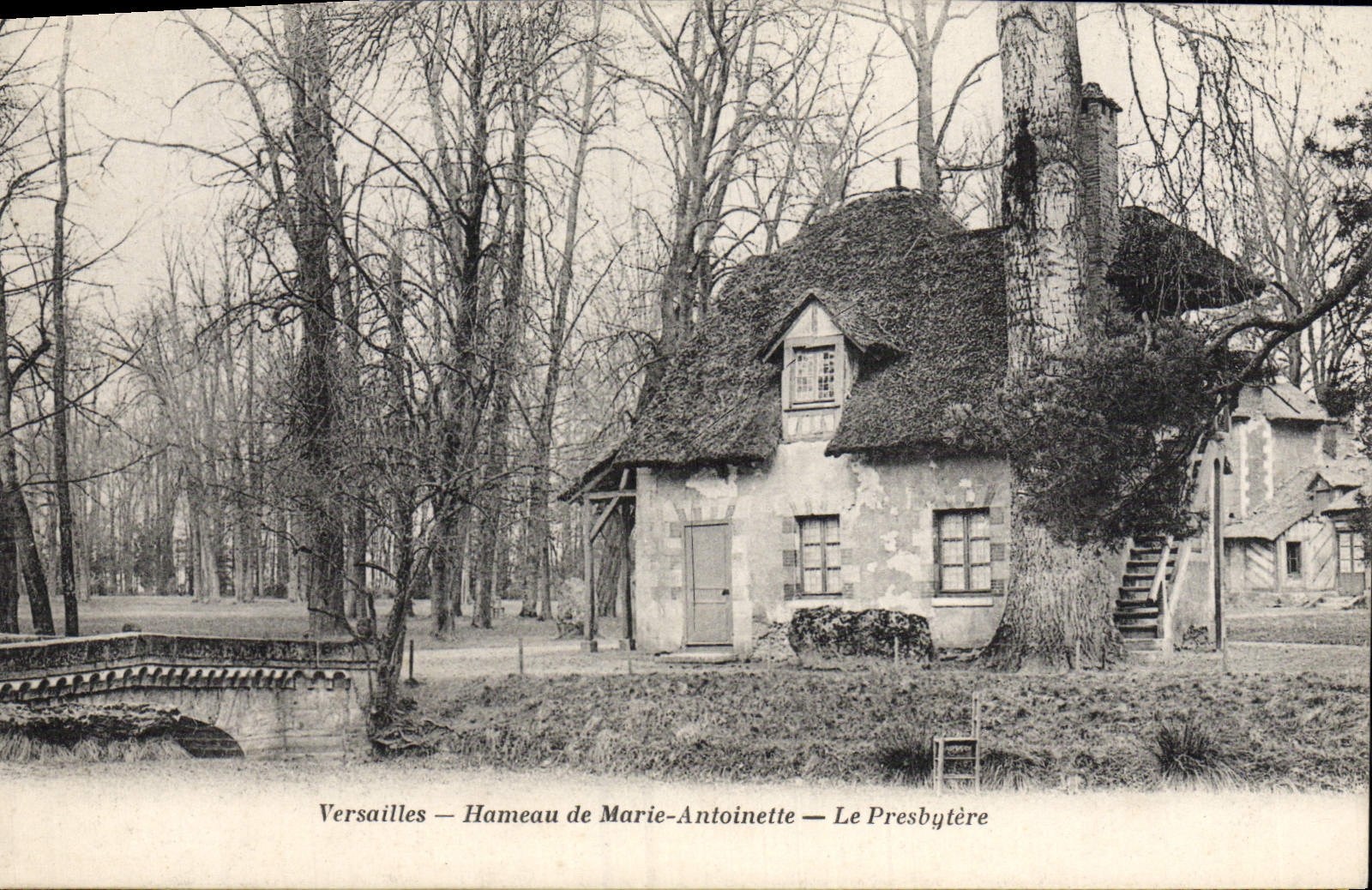 CPA Versailles Hameau de Marie Antoinette Le presbytere