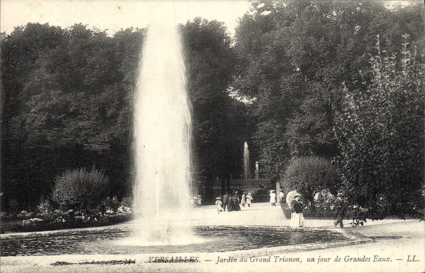 CPA Versailles Jardin du Grand Trianon un Jour de grandes eaux