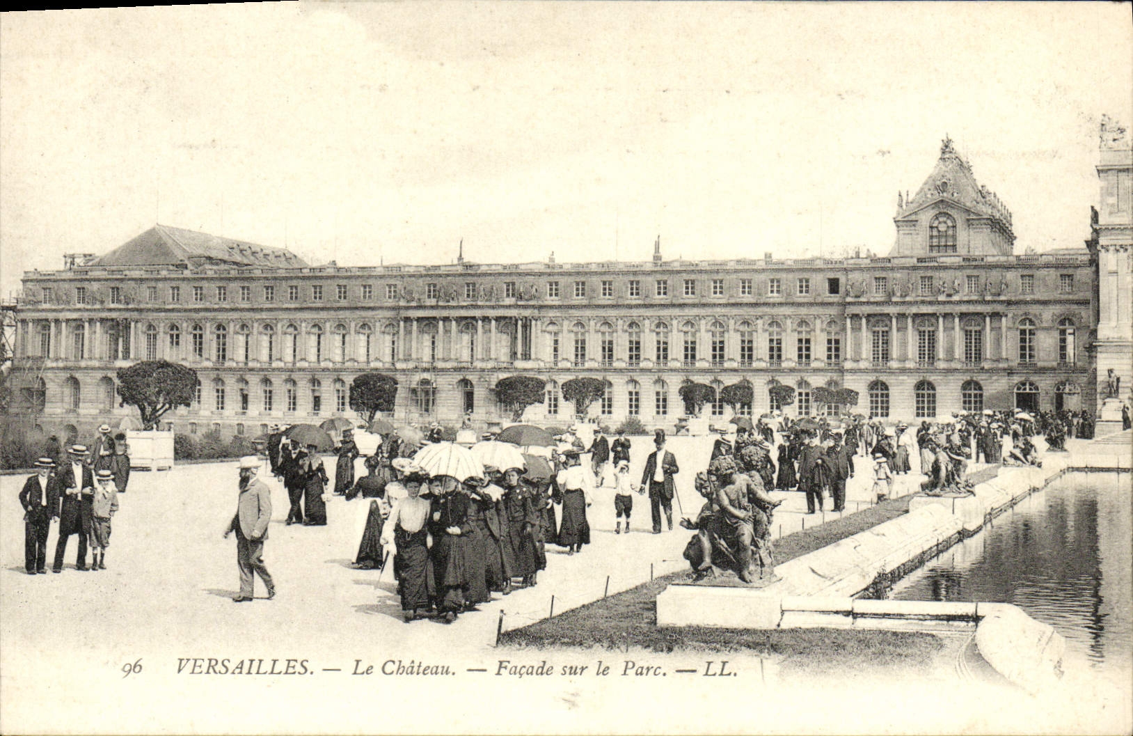 CPA Versailles Le Chateau Facade Sur le Parc