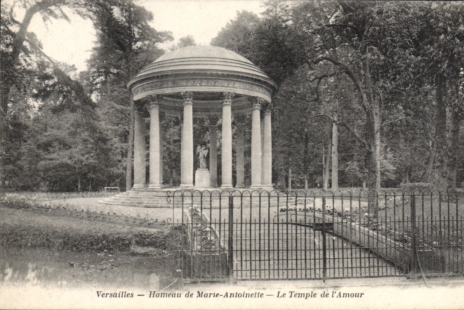 Versailles — Hameau de Marie-Antoinette — Le Temple de l'Amour
