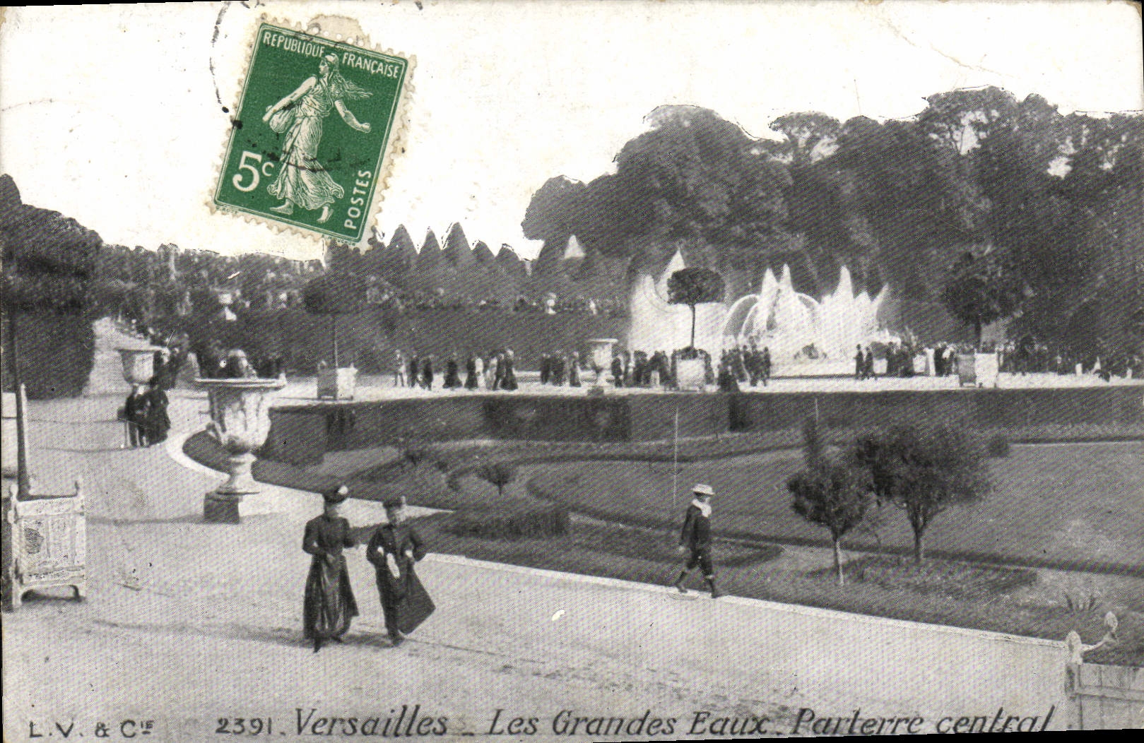 Versailles — Les Grandes Eaux. Parterre central — L.V. & Cie n°2391
