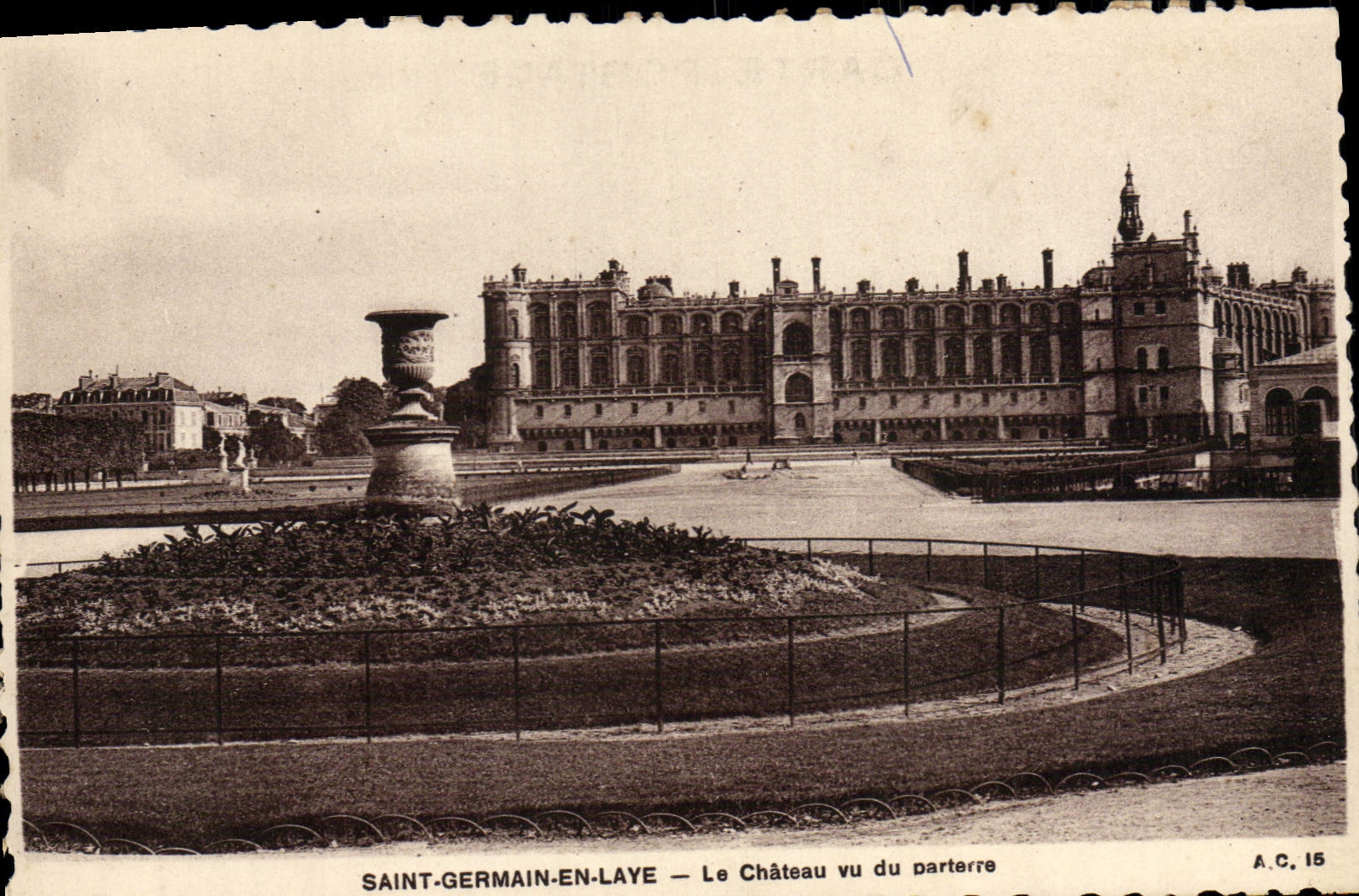 Saint-Germain-en-Laye — Le Château vu du parterre — A.C. 15