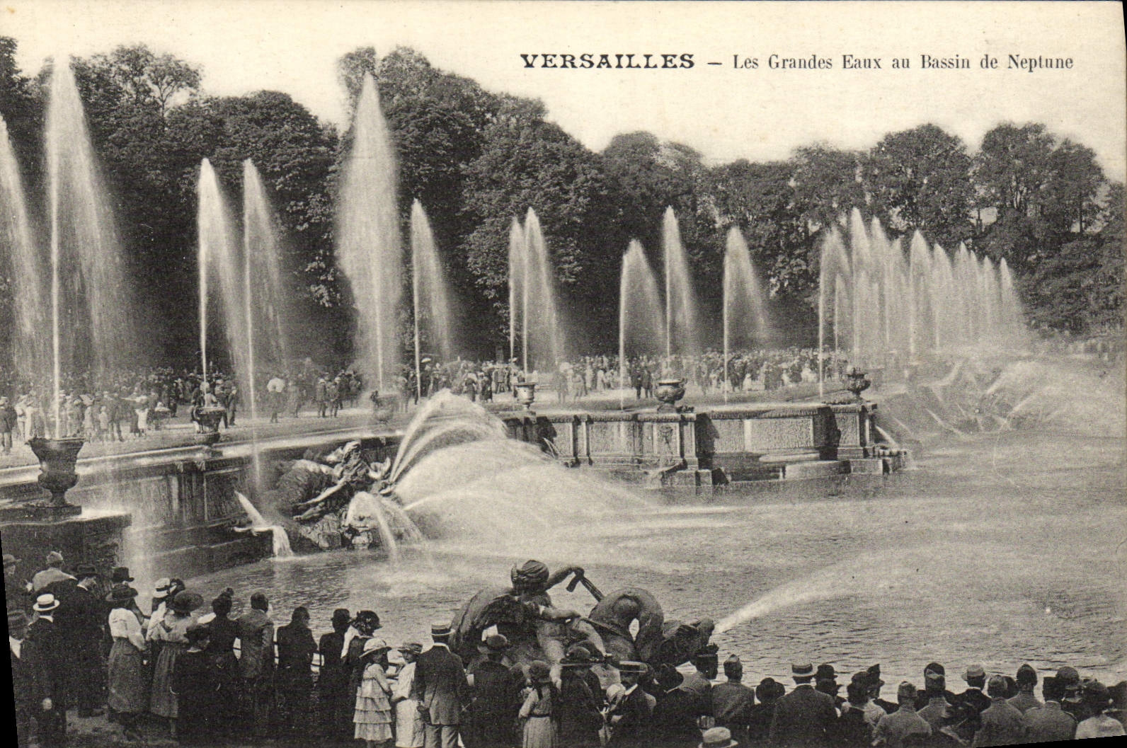 CPA Versailles Les Grandes Eaux au Bassin de Neptune