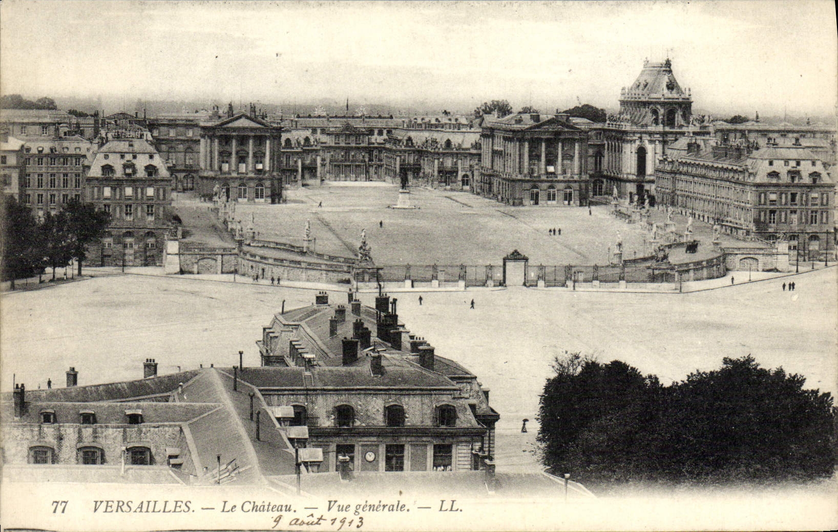 CPA Versailles Le Chateau Vue Generale