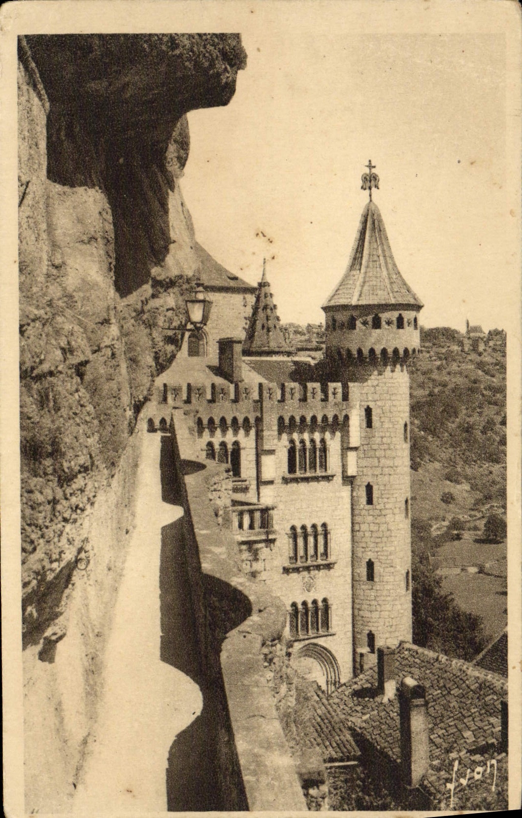Château de Rocamadour — vue depuis le chemin de la Maison à Marie — Éditions d'Art Yvon