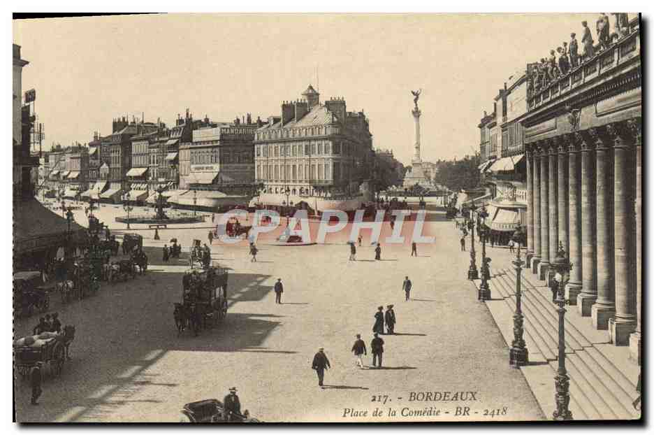 Bordeaux - Place de la Comédie — vue panoramique avec colonnade et monument central — éditeur BR, n° 217