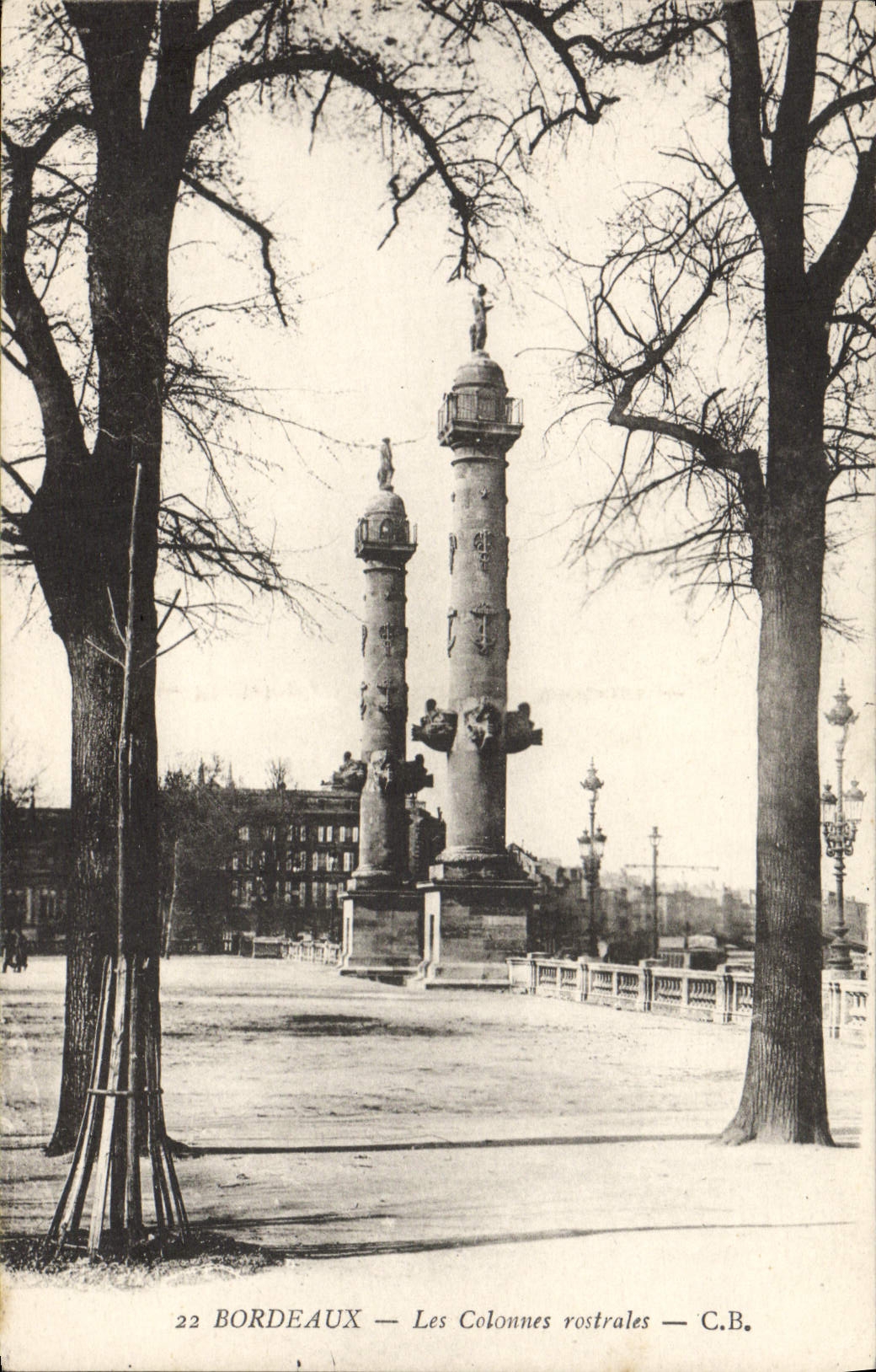 CPA Bordeaux Les Colonnes Rostrales