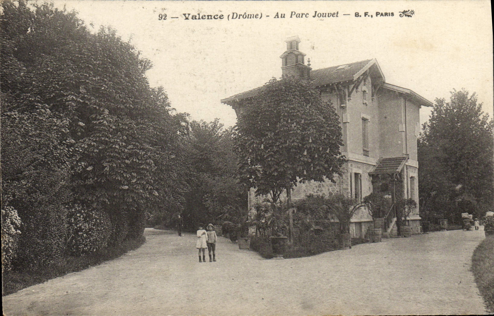 CPA Valence Au Parc Jouvet Enfants