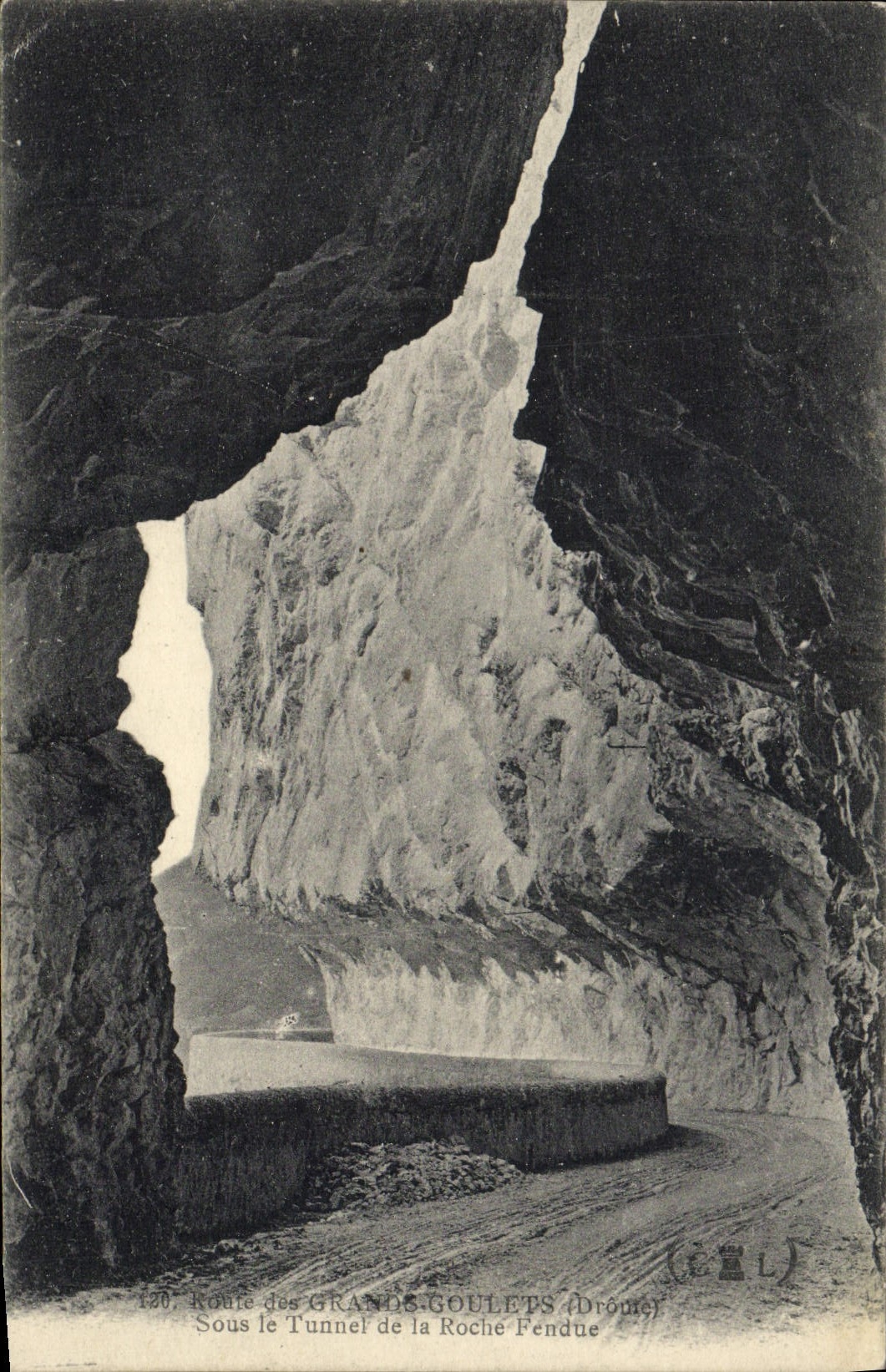 Route des Grandes Goulettes — Sous le Tunnel de la Roche Fendue — Éditeur L. (ÉCL)