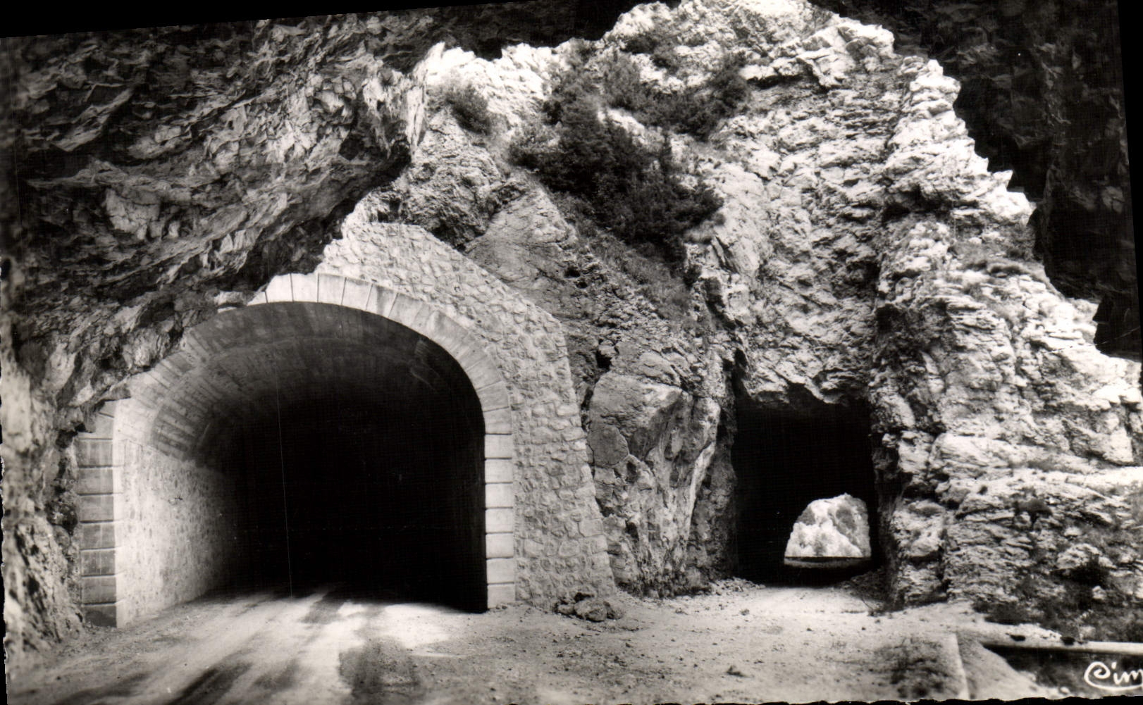 Col de la Machine — Route de Combe-Laval (Drôme) — Tunnel nouveau et ancien des Moines datant de 1650 — Éditeur CIM
