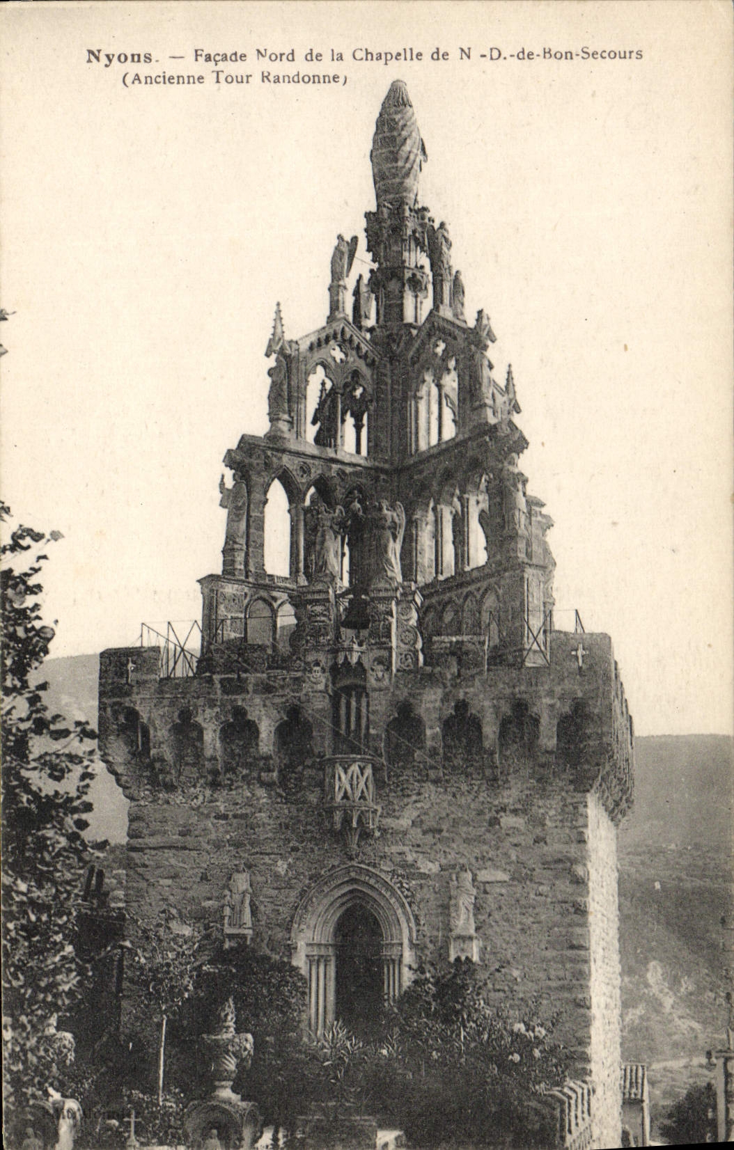 CPA Nyons Facade de la Chapelle de Notre Dame Ancienne tour Randonne