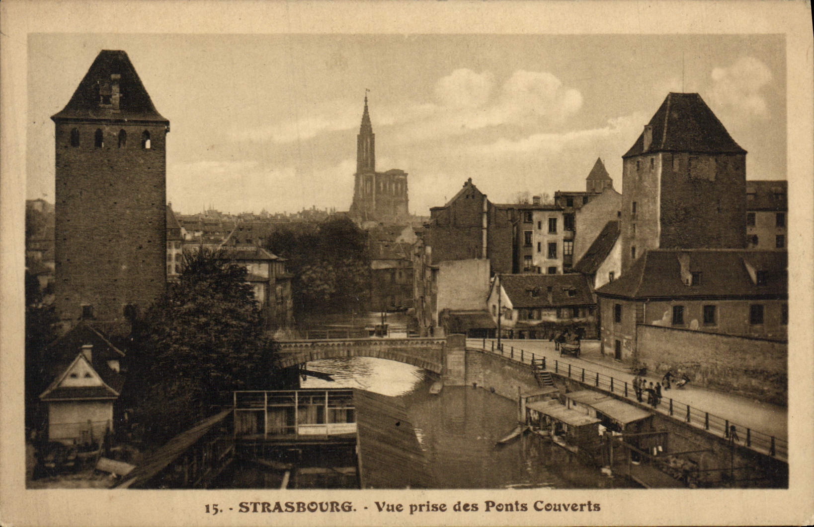 CPA Strasbourg Vue Prise des Ponts Couverts