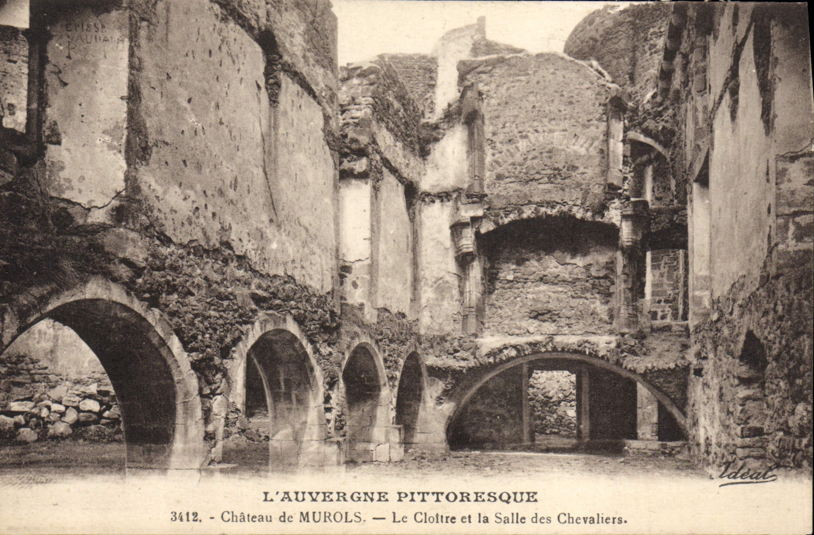 Le Château de MUROLS — Le Cloître et la Salle des Chevaliers — L'Auvergne Pittoresque — Éditeur Idéal, n° 3412