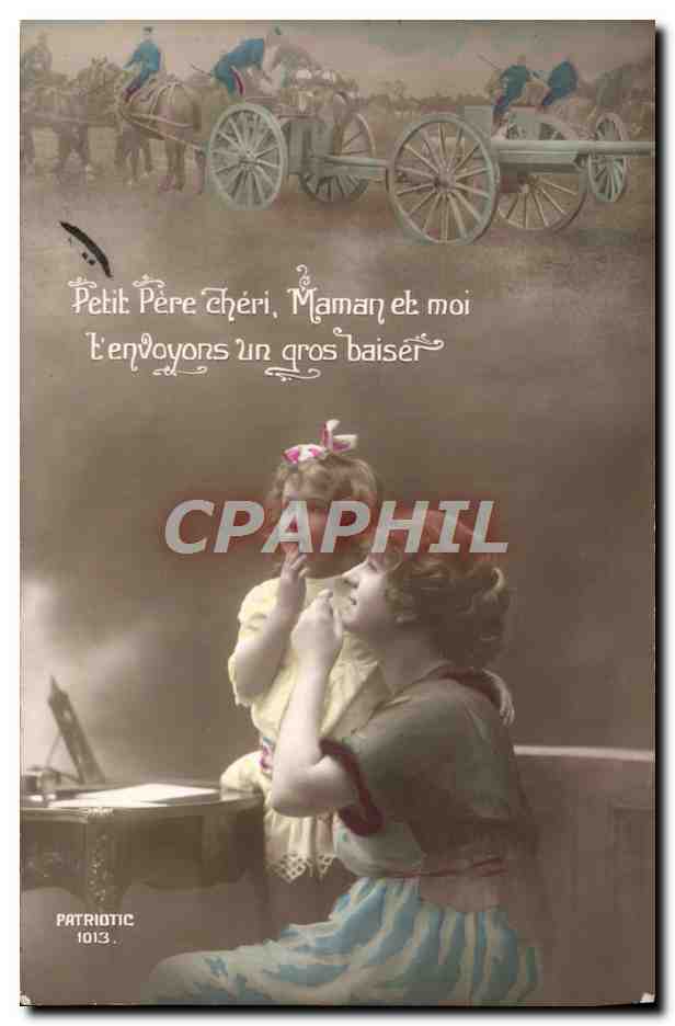 CPA Fantaisie Femme Enfant Soldat Militaria Canon 